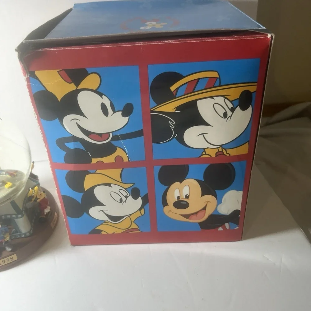 Disney 2000‎ Mickey Mouse Millennium Musical Water Globe As Time Goes By w/Box